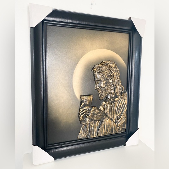 Large 3D Jesus Wall Art – Black & Gold Framed (24.5” x 20”) - Made in Poland - Picture 3 of 6